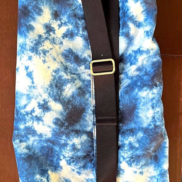 Lululemon The Yoga Mat Bag Tie Dye Blue 14L - Picture 5 of 5